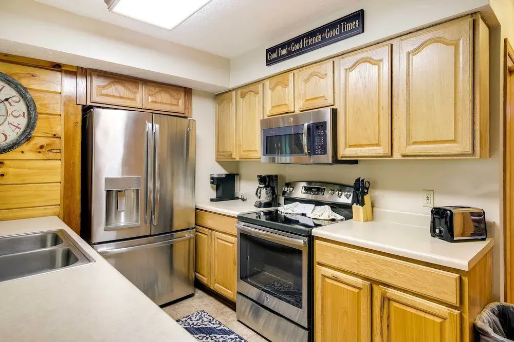 Sevierville Cabin w/ Hot Tub, Views & Pool Access!