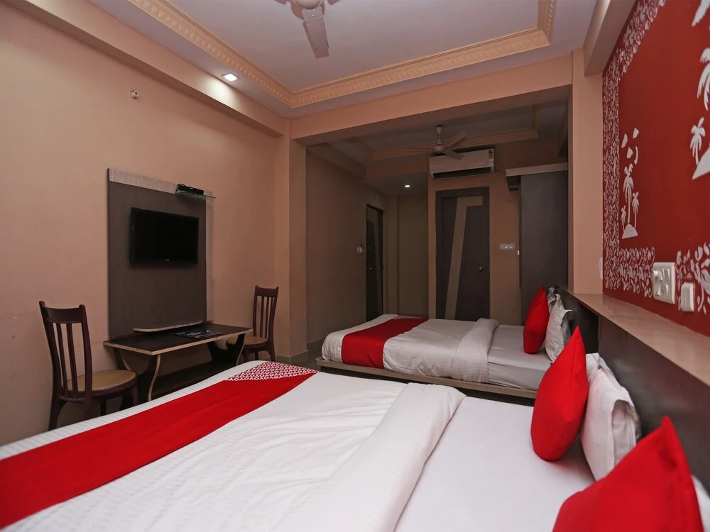 OYO 28314 Hotel Larica