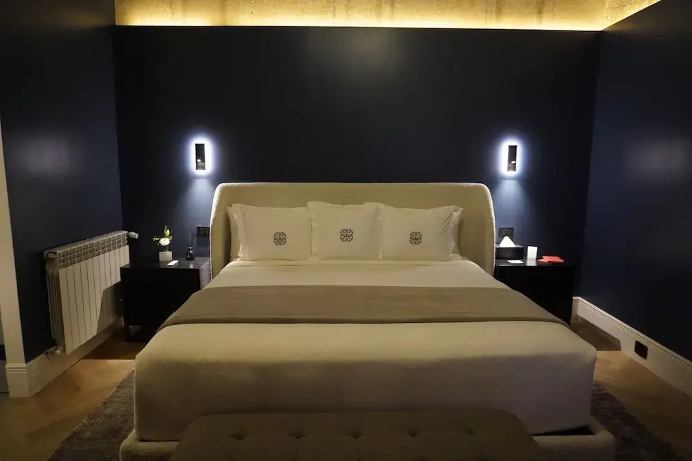 Por los Siglos de los Siglos Hotel