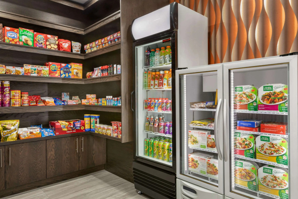 Super 8 by Wyndham Ajax/Toronto On