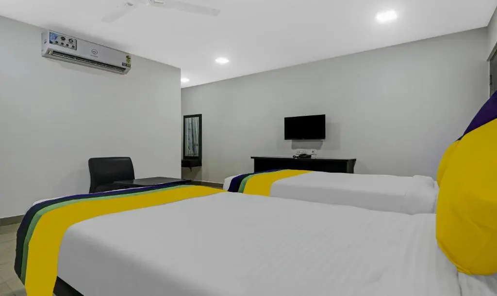 Itsy By Treebo - LG Grand Inn