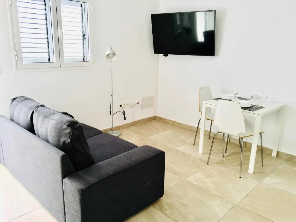 Apartamentos Anjomacar B