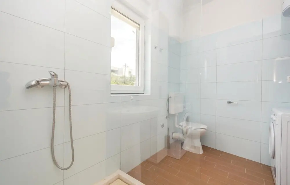 Beautiful Apartment in Maslenica With 3 Bedrooms and Wifi