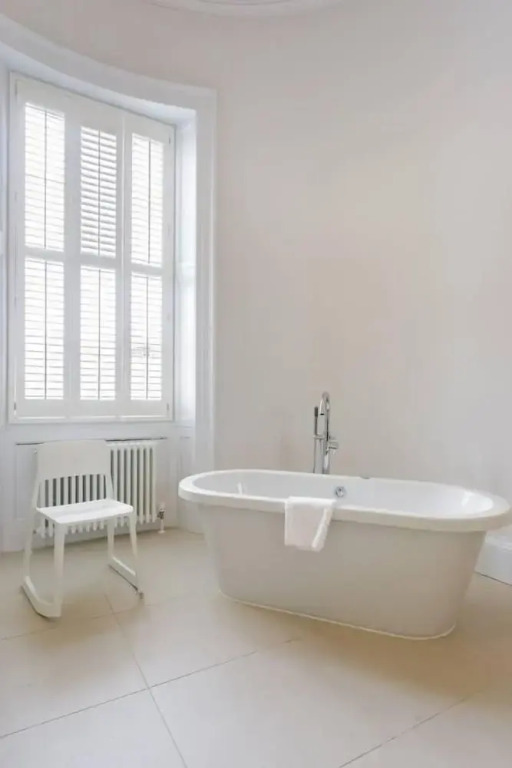 Luxurious Bathroom in a Central Georgian Apartment