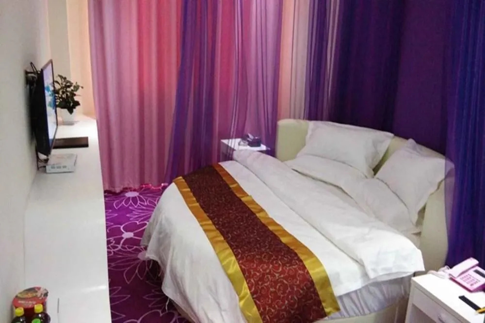 Tiantian Fashion Hotel (Luoyang Longmen High-speed Railway Station)