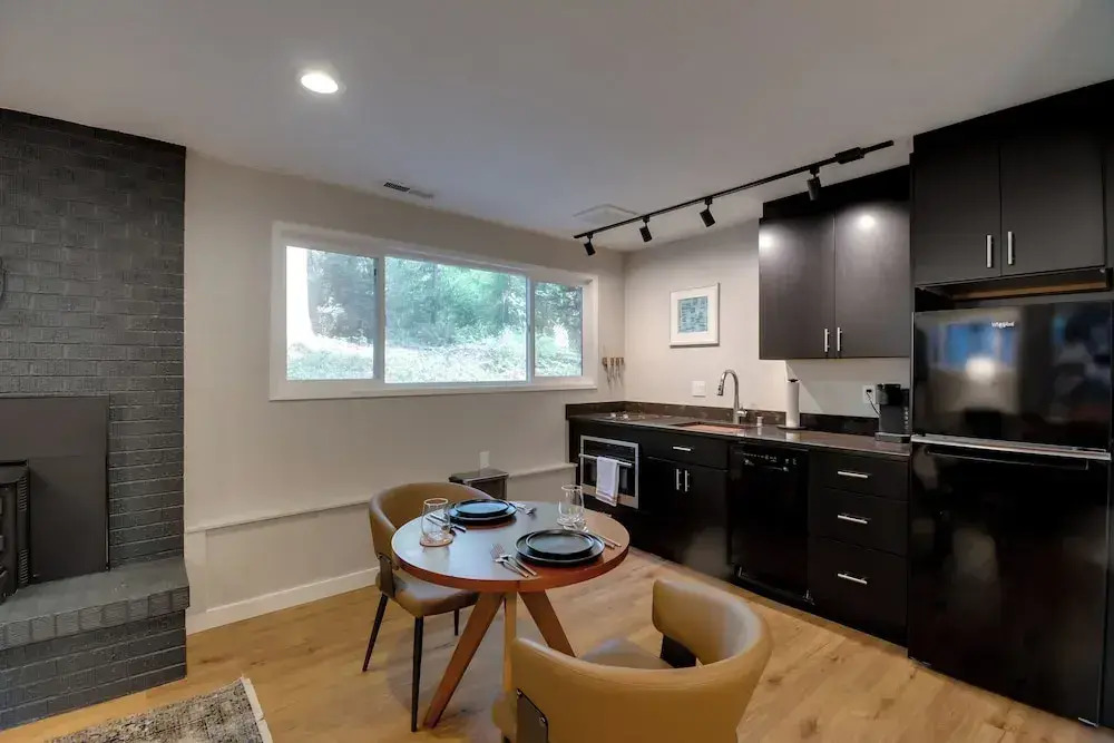 Walk to Beach + Village: Bainbridge Island Gem