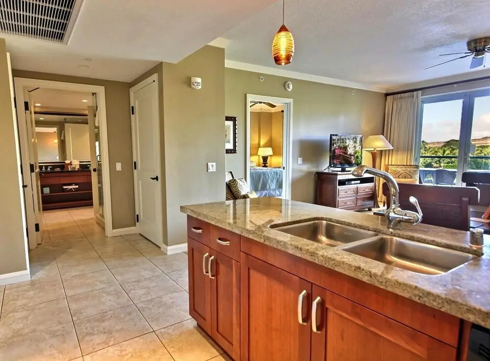 K B M Resorts- Hkk-424 Over-sized 1bdrm, 750ft, Easy Pool and Beach Access, Remodeled!