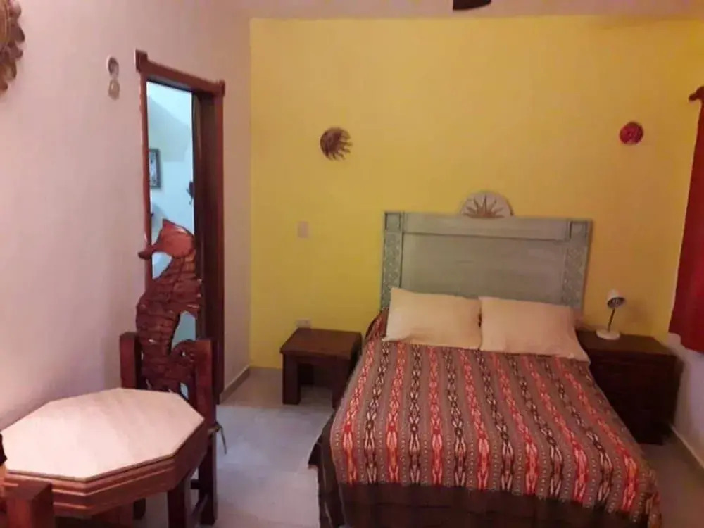Cancun Guest House 3 near Ado bus terminal and 25 min from-to airport by shuttle