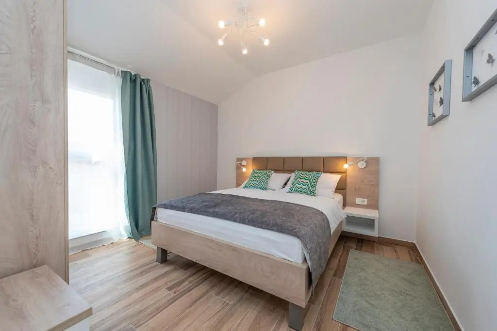 LUXURY APARTMENTS - LA VIR 1 & 2