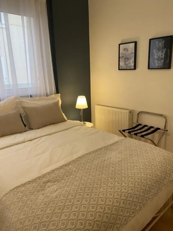Elegant Glyfada Apartment-private Garden-Near METRO