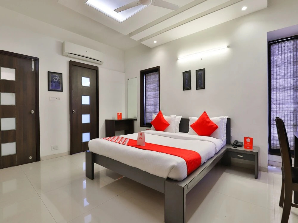OYO 15508 Shreeji Sangeet Apartments