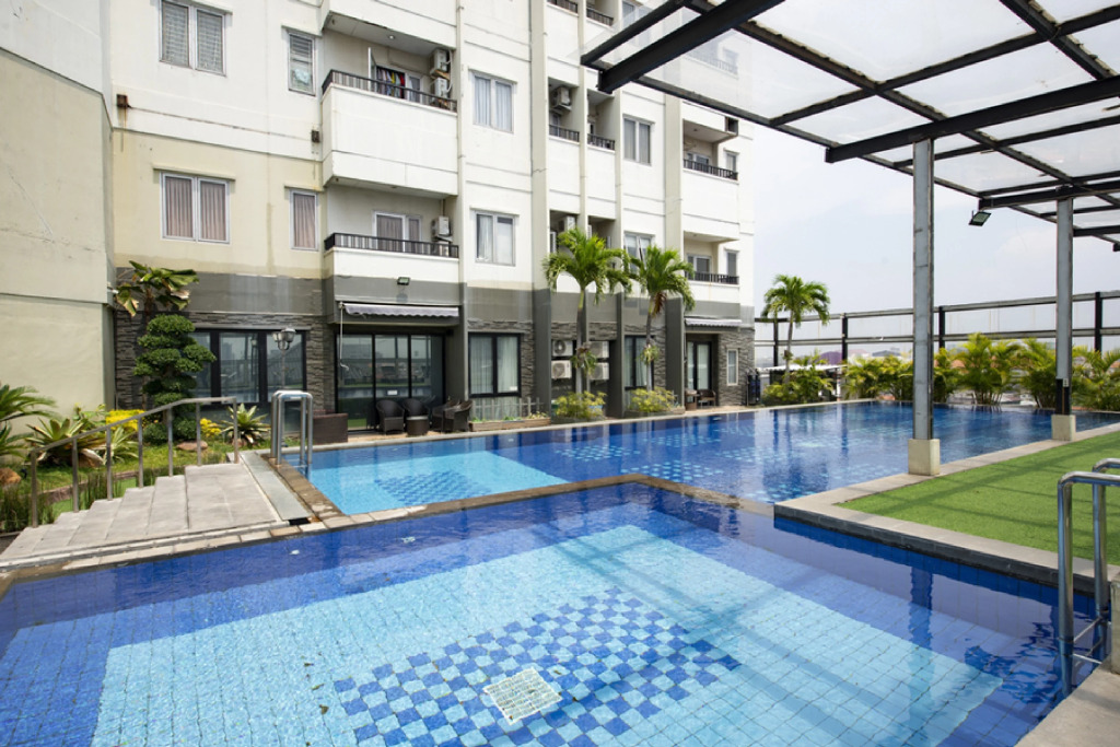 RedDoorz Apartment near Grand City Mall