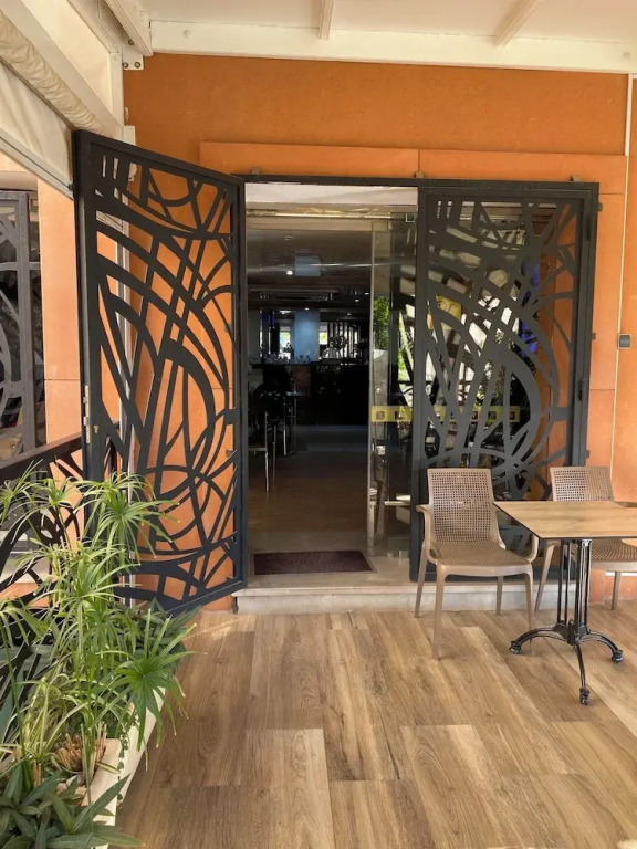 Hotel VELSATIS
