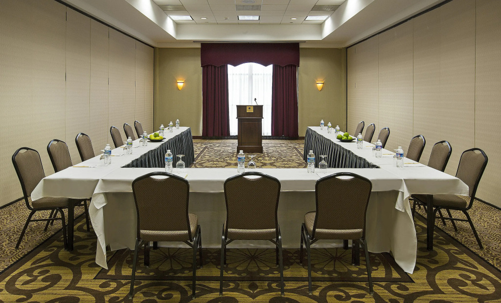 DoubleTree by Hilton Charlotte Airport