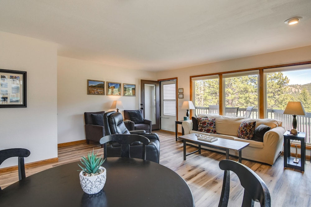 Fireplace & Mtn Views: Estes Park Home w/ Deck!
