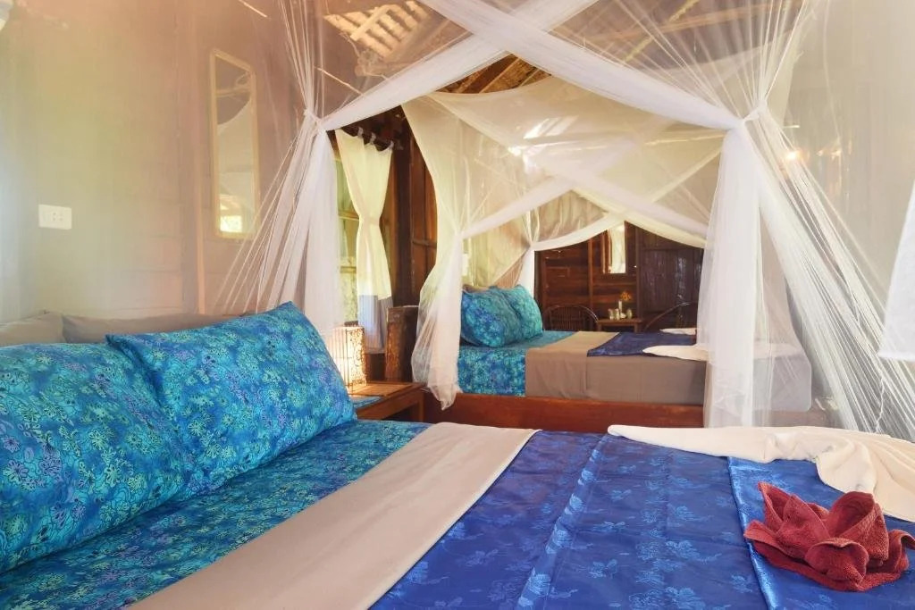 Lom Lae Beach Resort