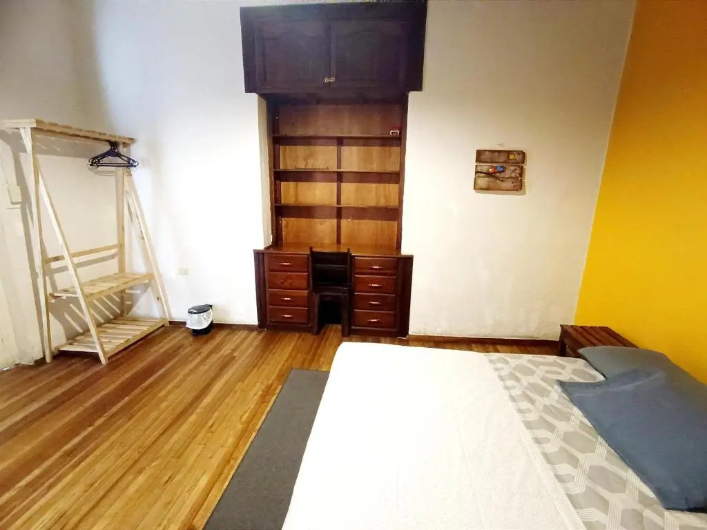 Hostal Mochiliers Bed and Breakfast