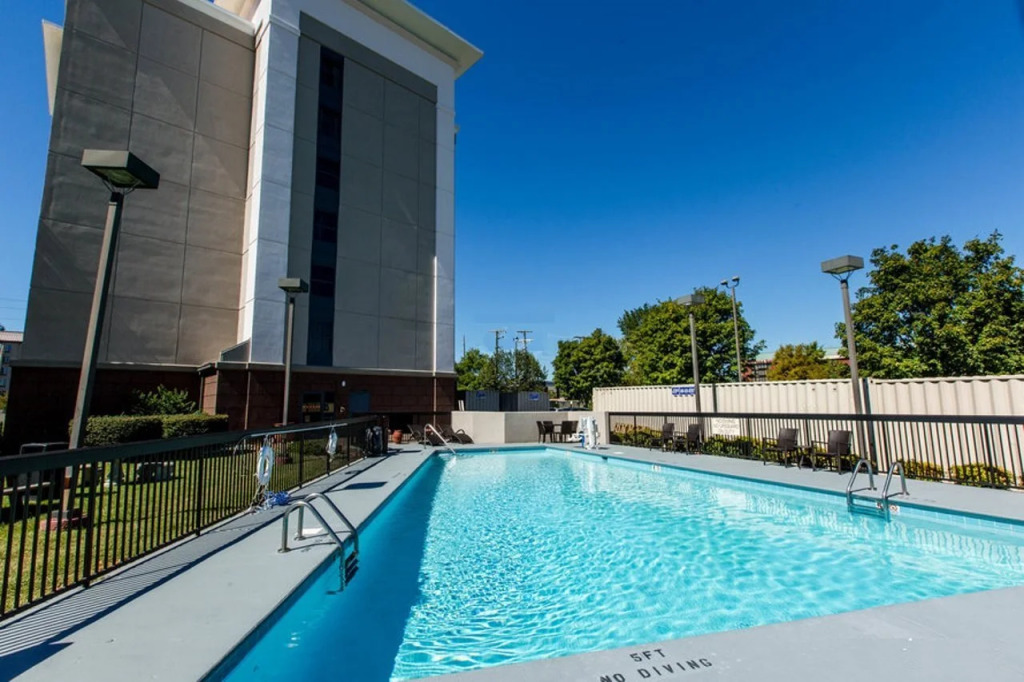 Hampton Inn & Suites Nashville-Airport