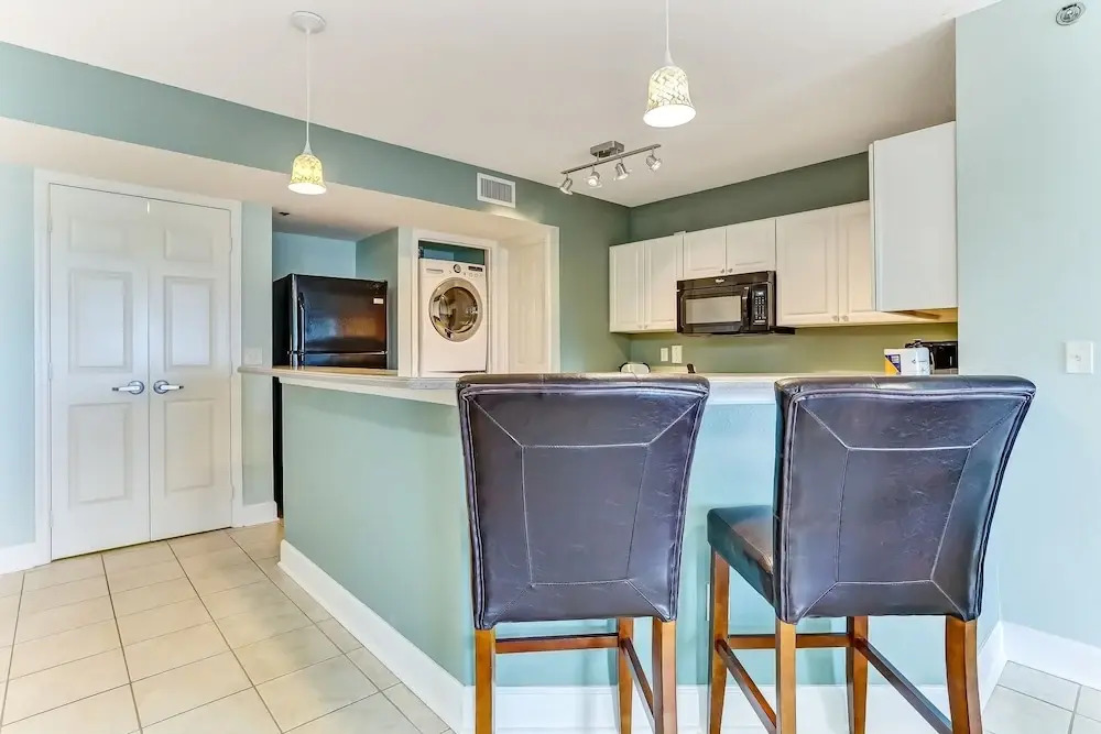 Cozy Beachfront 1BR w/ Stunning Views