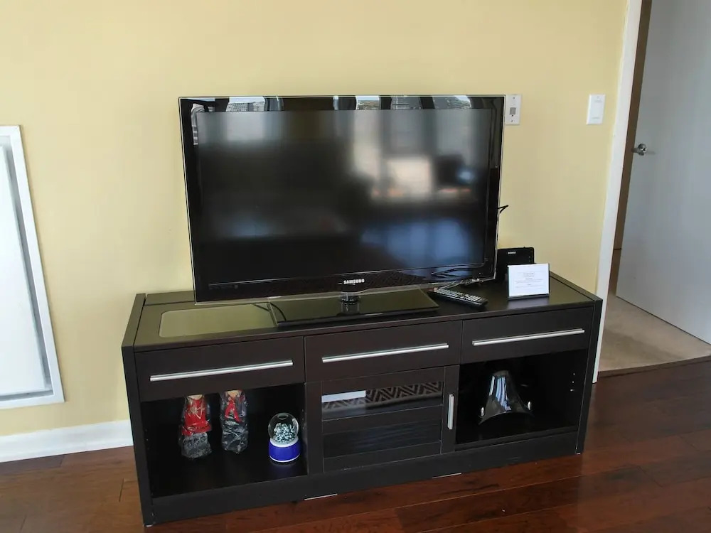 Gorgeous 2BR with Stunning Views