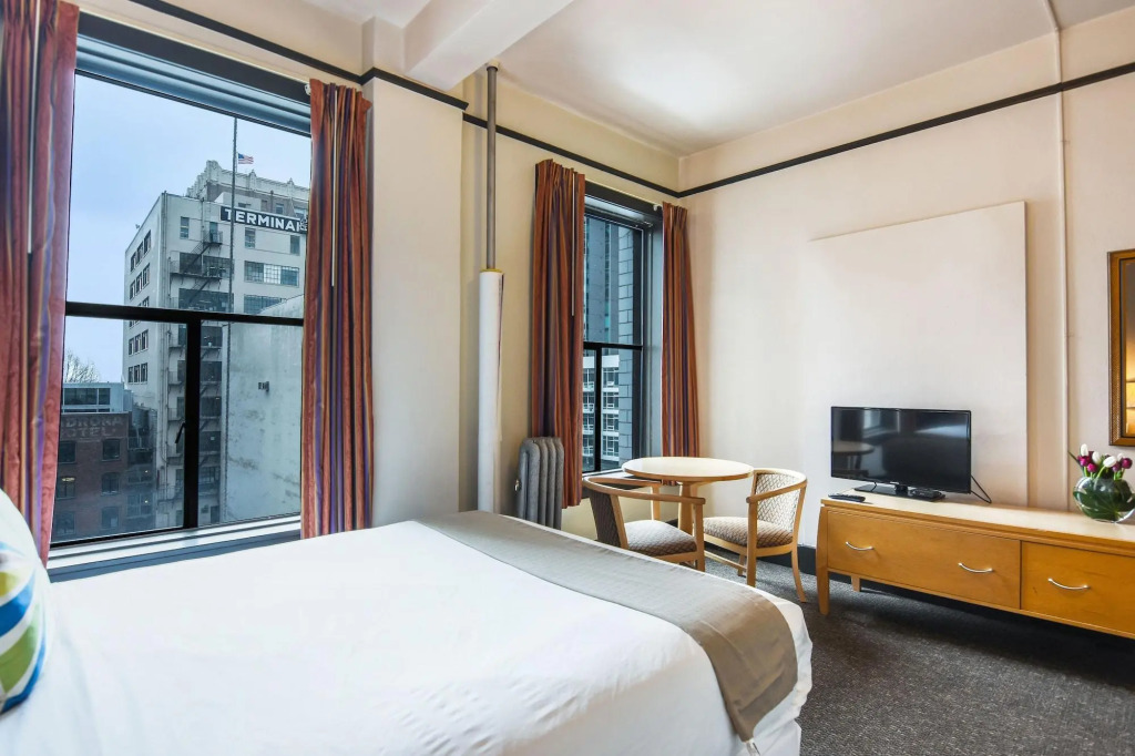 Moore Hotel