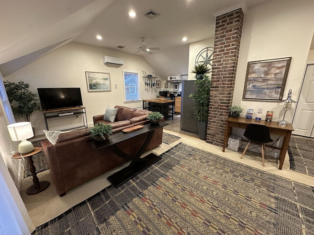 12 Goodwin Unit 2 1 Bedroom Apts