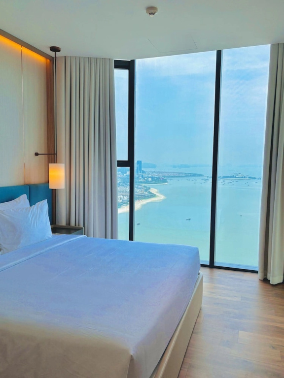 The Sea Halong Bay Managed By Class M