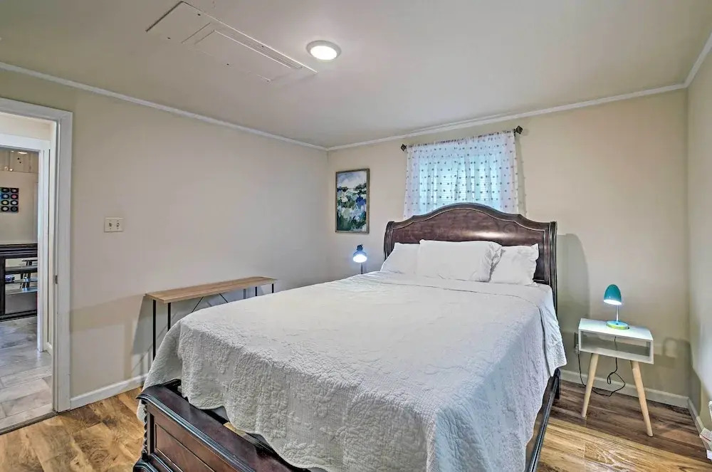 Near Nat'l Park: Hollywood Park Hot Springs Home