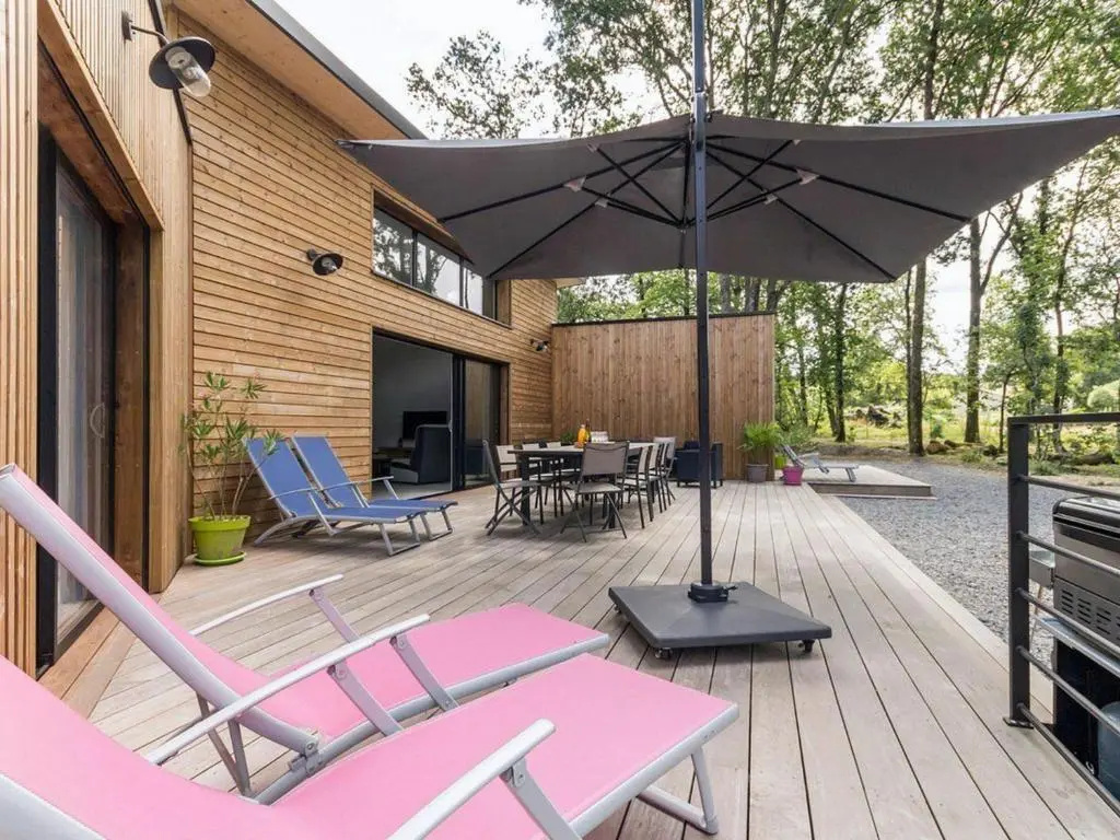 Grande maison en bois avec parc, terrasse, jeux et équipements modernes entre Nantes et Pornic - FR-1-306-1051