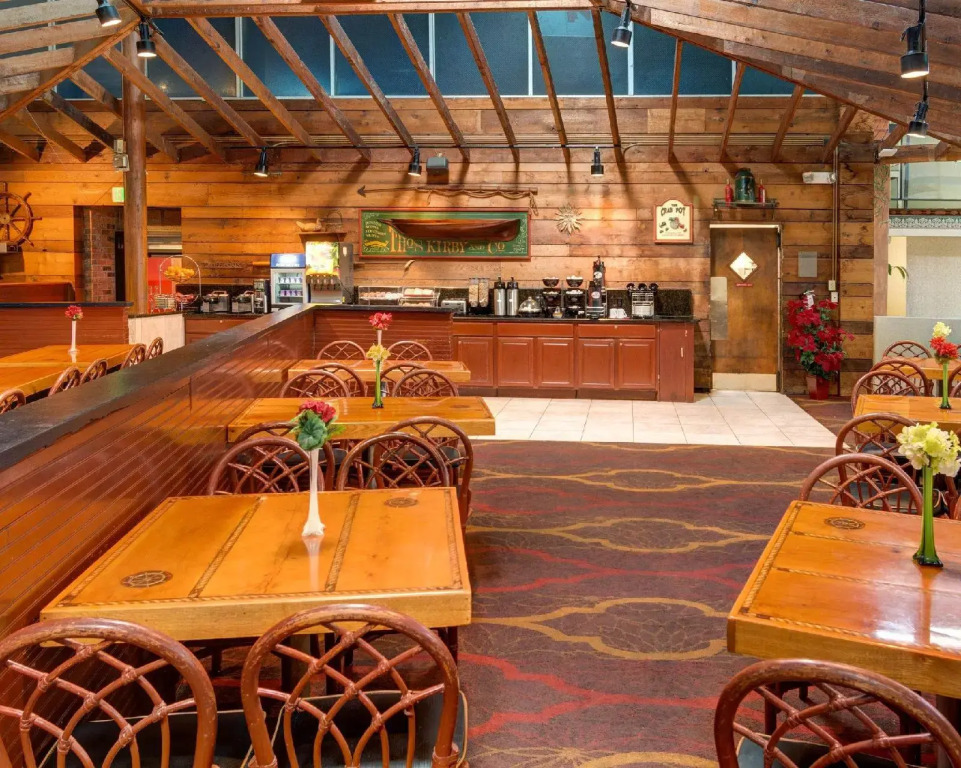 Clarion Inn & Fundome