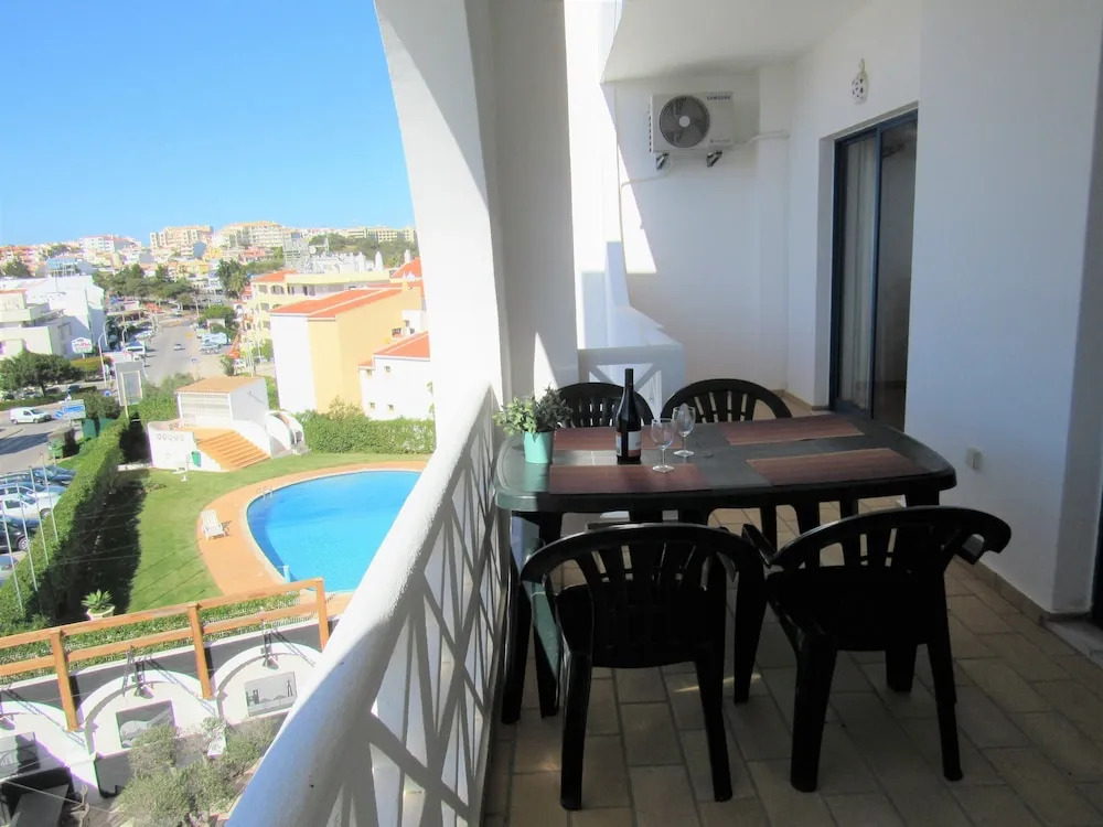 Albufeira 2 Rooms Central Large Apart, Pool, Wifi