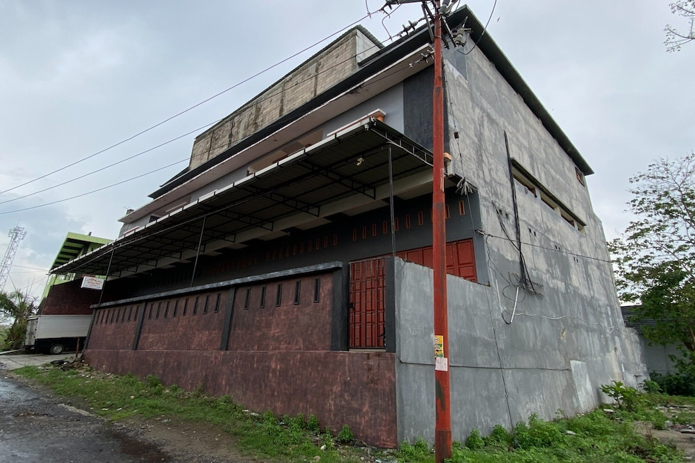 Hotel O Kost Nian Syariah Near SPBU Pertamina 74.91657 Mattirotasi Sidrap