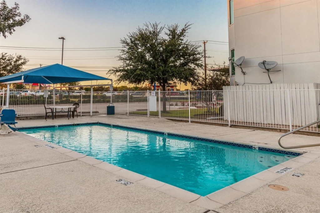 Motel 6-Benbrook, TX - Fort Worth