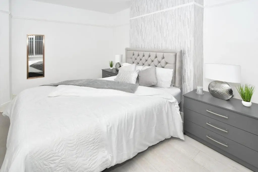 Beautiful 3-bed House by Ministays Stoke-on-trent
