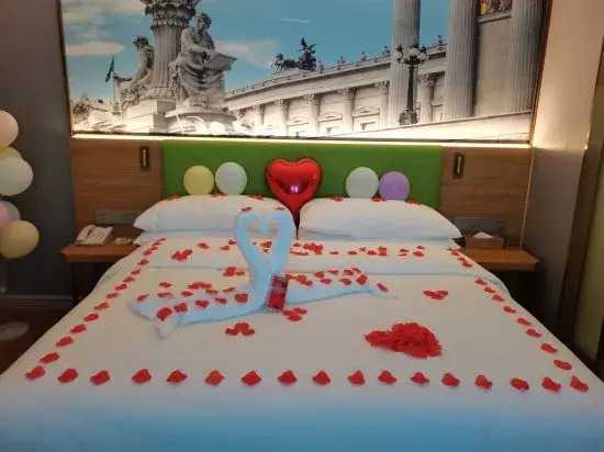 Vienna 3 Best Hotel (Jiangnan Market Julong Subway Station)