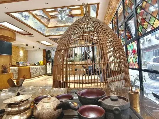 Han Exotic Zhangjiajie Wulingyuan Tranquil Refuge in the Heart of the Action