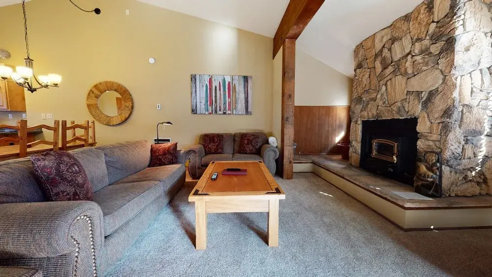 Helios North 6 Spacious and Bright, Pet-Friendly, Walk to The Village Gondola by RedAwning