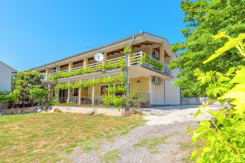 Silver Cherry Apartments