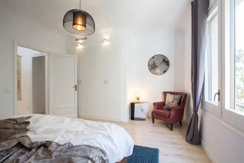 Luxurious Decor 4bdr Apt in Central, Eixample