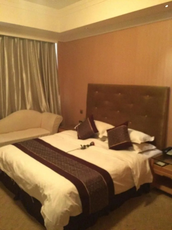 Zhonghe World Trade Hotel
