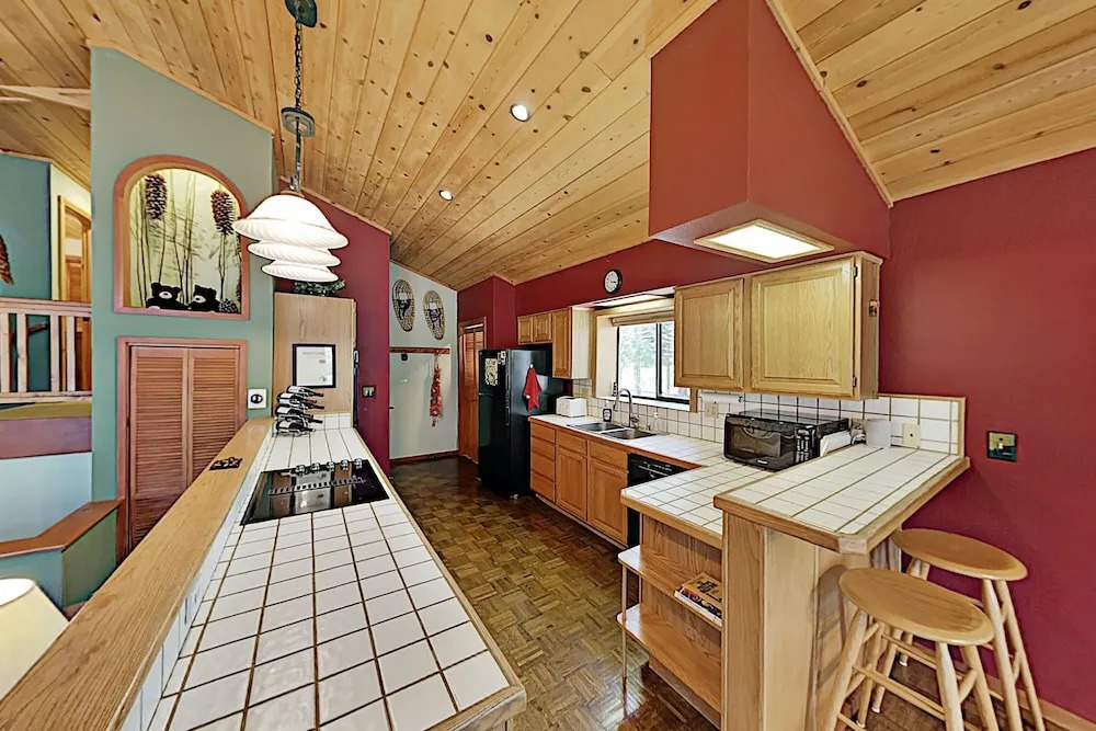 Roomy Forest-view W/ Private 2-car Garage 4 Bedroom Home