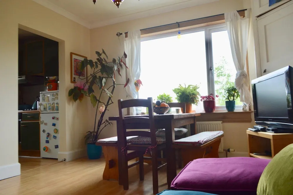 2 Bedroom Flat In Morningside With Private Garden