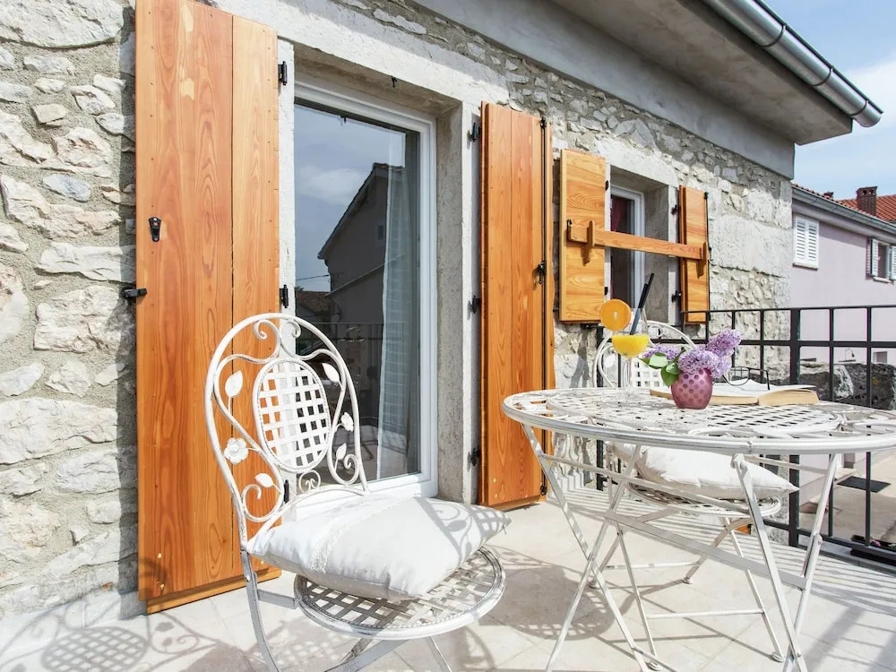 Beautiful, Tasteful Villa in the Village of Milohnici on the Island of Krk, Beach at 3 km