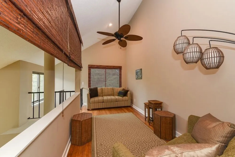 Beach Hideaway 3 Bedrooms 2.5 Bathrooms Condo