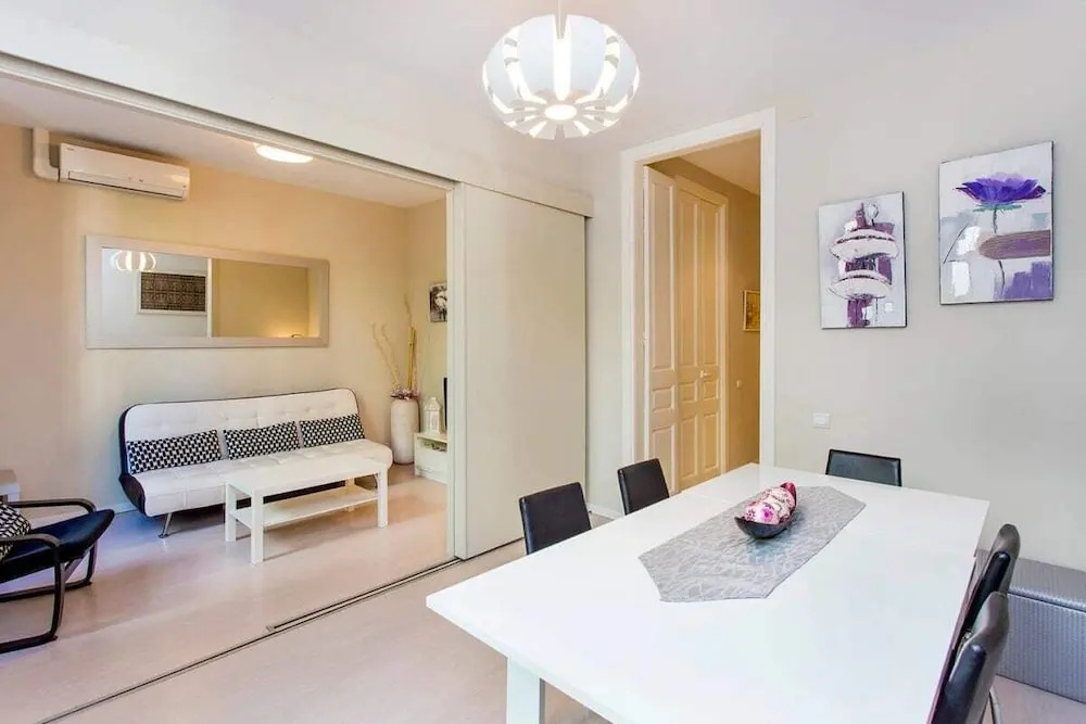 Trendy 3 Bedroom Flat in Central Area