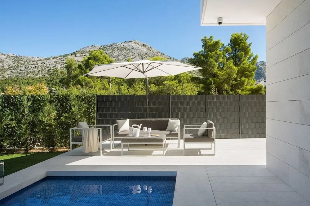 5-Star Villa Calma I with Heated Pool, Jacuzzi, Sea and Palm Tree Garden