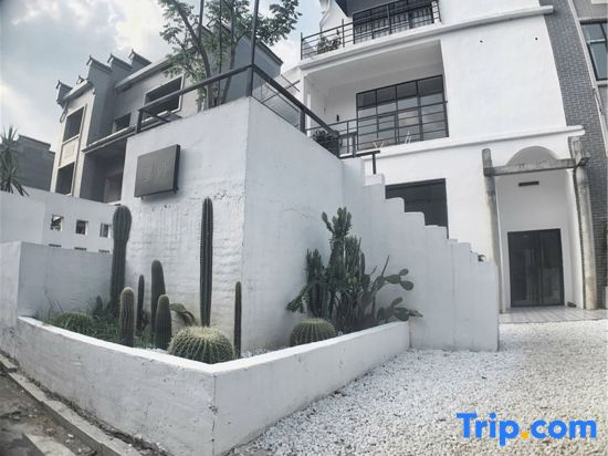 Yijian Hostel
