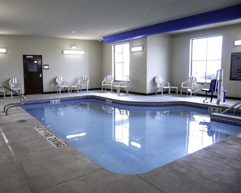 Cobblestone Hotel & Suites - Two Rivers
