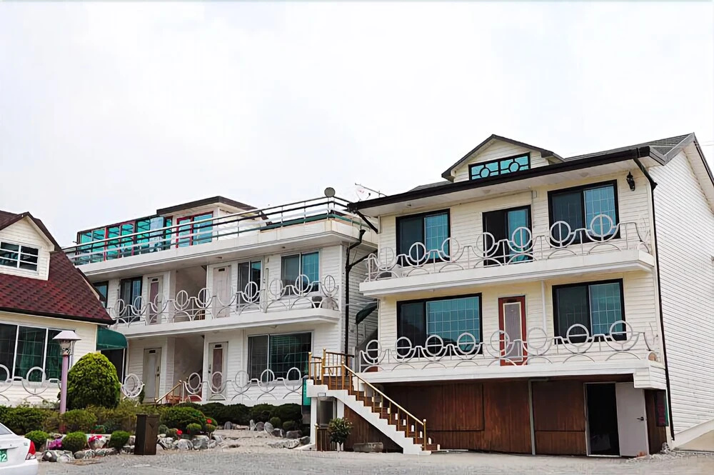 Taean Red Pension