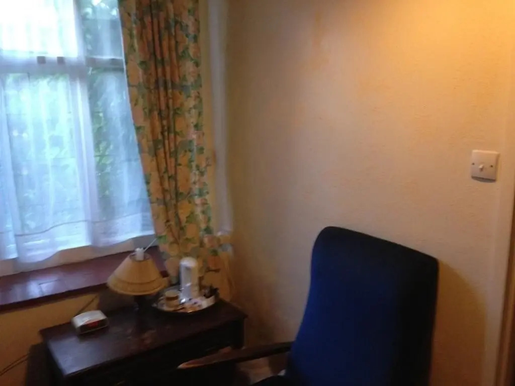 Tudor Rose Hotel